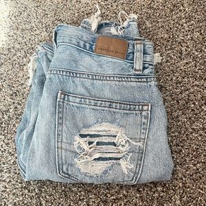 ripped American eagle mom jeans